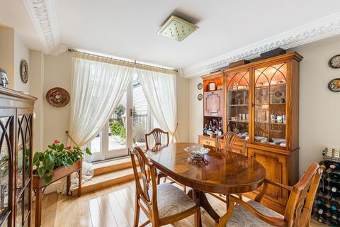 3 bedroom flat for sale, Queen's Gate SW7