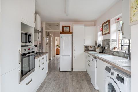 2 bedroom bungalow for sale, Headington Close, Maidenhead, Berkshire, SL6