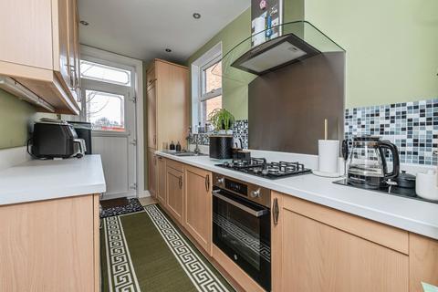 3 bedroom semi-detached house for sale, Leeds Road, Dewsbury