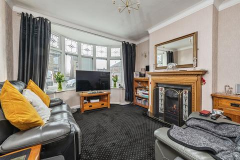 3 bedroom semi-detached house for sale, Leeds Road, Dewsbury