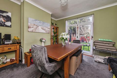 3 bedroom semi-detached house for sale, Leeds Road, Dewsbury