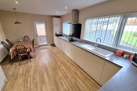 2 bedroom detached bungalow for sale, Hollies Road, Launceston