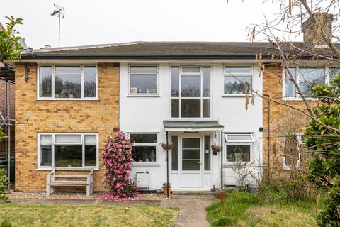 2 bedroom flat for sale, Common Road, Redhill