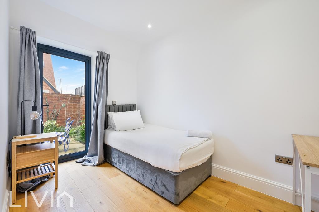 Maplehurst square, 4  (8)