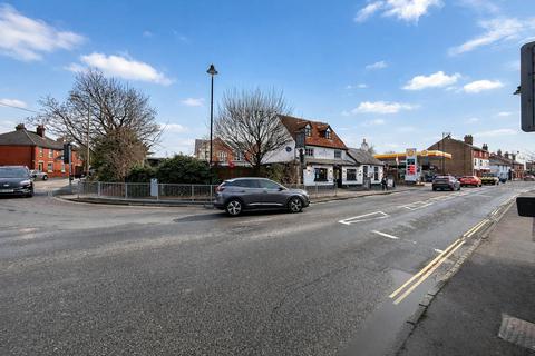 Pub for sale, 4 Winchester Rd Romsey SO51 8JA