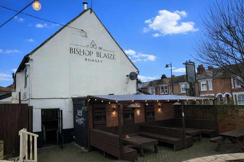 Pub for sale, 4 Winchester Rd Romsey SO51 8JA