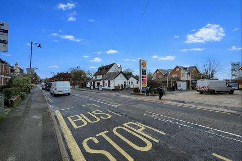 Pub for sale, 4 Winchester Rd Romsey SO51 8JA