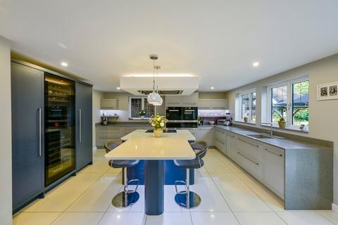 5 bedroom detached house for sale, Potters Close, Ashford, Kent, TN25