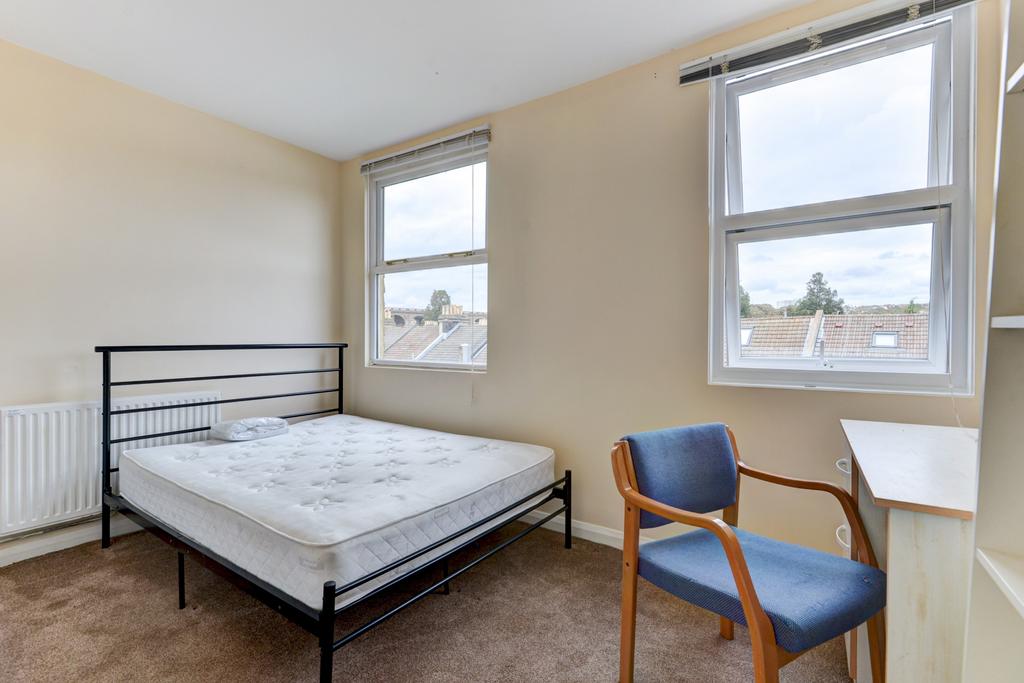 Bright, simply furnished double bedroom with a ...