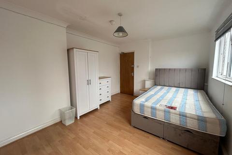 undefined, Basingstoke Road, RG2