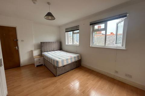 undefined, Basingstoke Road, RG2