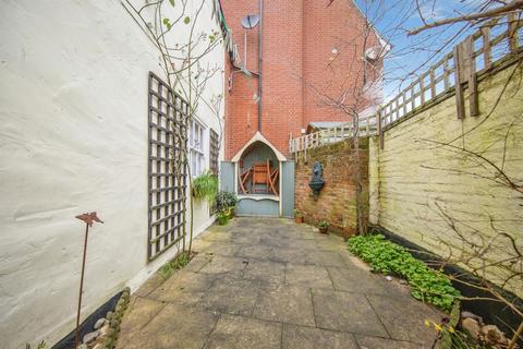 1 bedroom character property for sale, Kings Head Street, Harwich