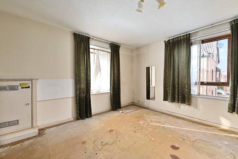 undefined, The Oaks, Surrey TW18