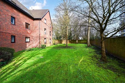 undefined, The Oaks, Surrey TW18