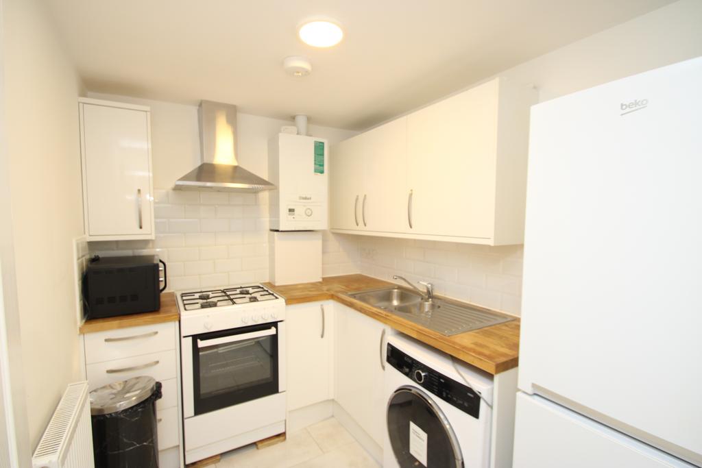 Apartment in Croydon - View 2