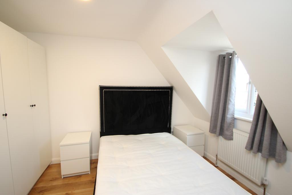 Apartment in Croydon - View 3