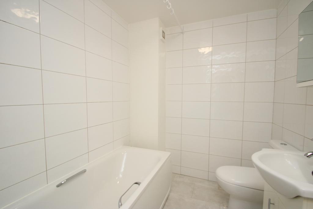 Apartment in Croydon - View 4