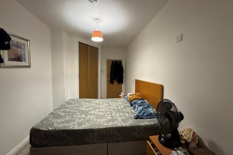 2 bedroom flat for sale, 8 Regatta Point, 1 Manilla Street, London, E14 8JZ