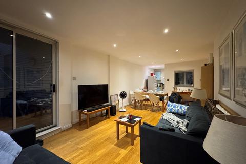 2 bedroom flat for sale, 13 Regatta Point, 1 Manilla Street, London, E14 8JZ