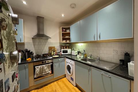 2 bedroom flat for sale, 13 Regatta Point, 1 Manilla Street, London, E14 8JZ
