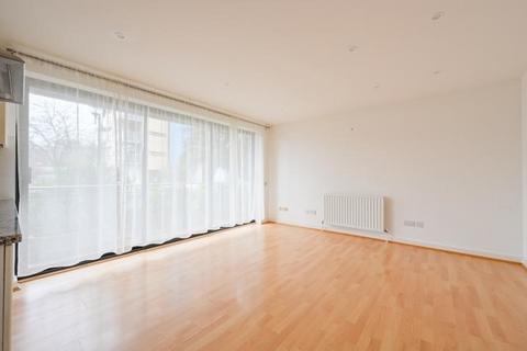 1 bedroom flat for sale, Ocean Wharf, Westferry Road, London, E14