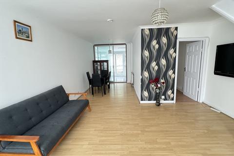 3 bedroom terraced house to rent, Lawdons Gardens, Croydon CR0