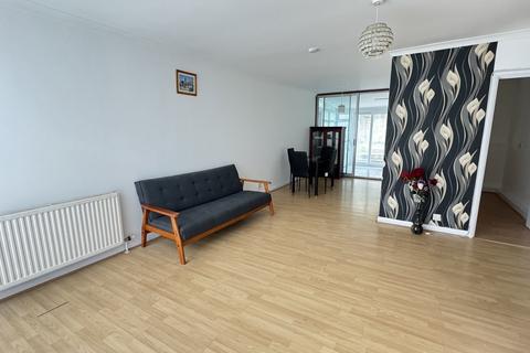 3 bedroom terraced house to rent, Lawdons Gardens, Croydon CR0