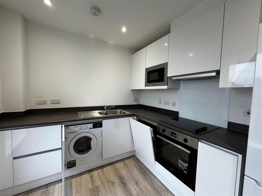 Kitchen 2.jpg