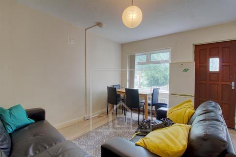 3 bedroom house to rent, Welton Mount, Hyde Park, Leeds