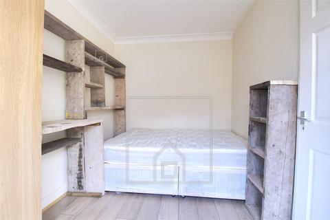3 bedroom house to rent, Welton Mount, Hyde Park, Leeds