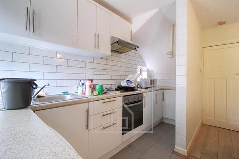 3 bedroom house to rent, Welton Mount, Hyde Park, Leeds