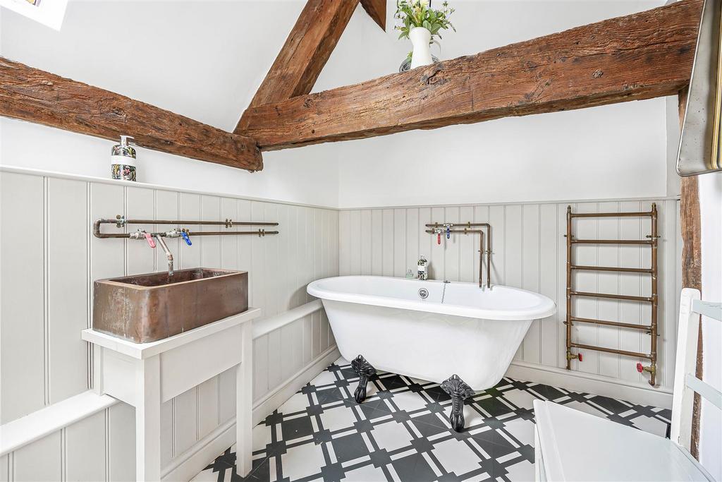 Bathroom.JPG