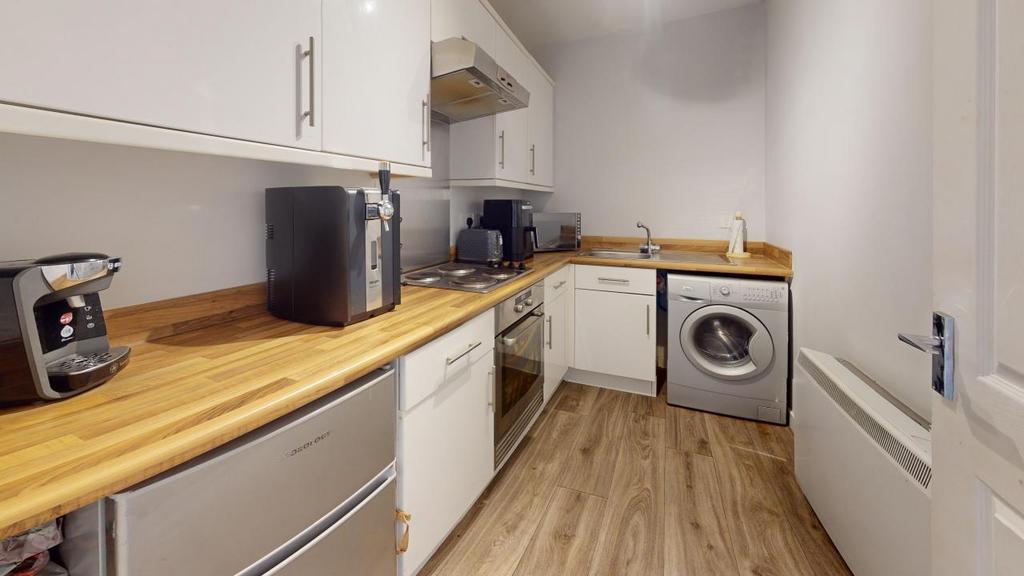 14-West-Wellhall-Wynd-Kitchen.jpg