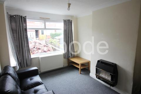 3 bedroom house to rent, Welton Mount, Hyde Park, Leeds