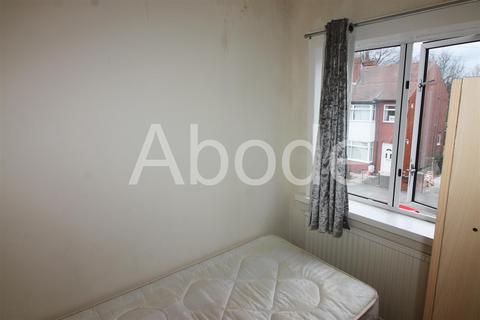3 bedroom house to rent, Welton Mount, Hyde Park, Leeds