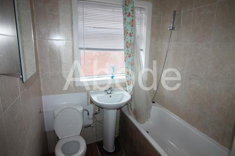 3 bedroom house to rent, Welton Mount, Hyde Park, Leeds