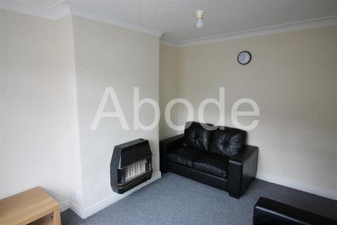 3 bedroom house to rent, Welton Mount, Hyde Park, Leeds