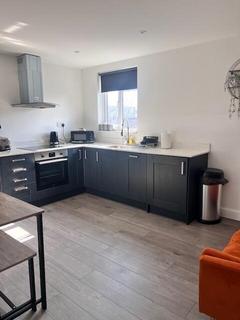 3 bedroom flat to rent, Woodside Park Road, London