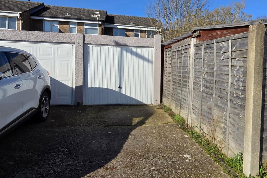 Garage/driveway