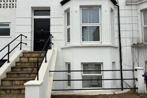 Studio to rent, Windsor Road, Ealing