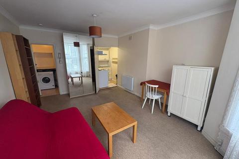 Studio to rent, Windsor Road, Ealing