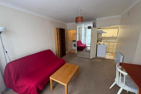 Studio to rent, Windsor Road, Ealing