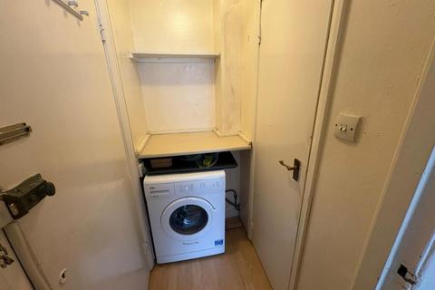 Studio to rent, Windsor Road, Ealing
