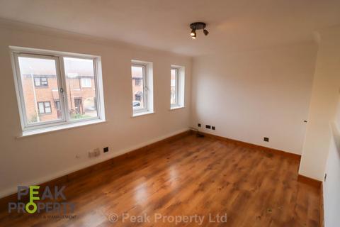 1 bedroom flat to rent, Woodcotes, Southend On Sea SS3