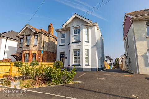 4 bedroom detached house for sale, Poole BH15