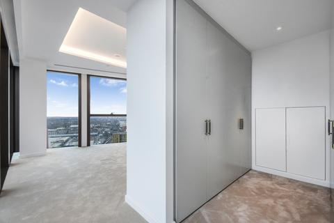 4 bedroom apartment to rent, Thames City London SW8