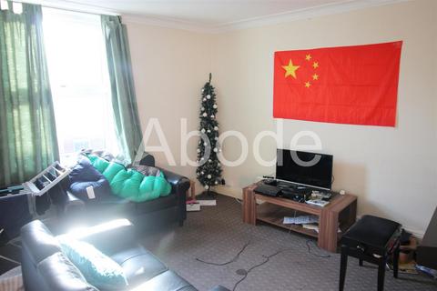 3 bedroom house to rent, Autumn Place, Hyde Park, Leeds