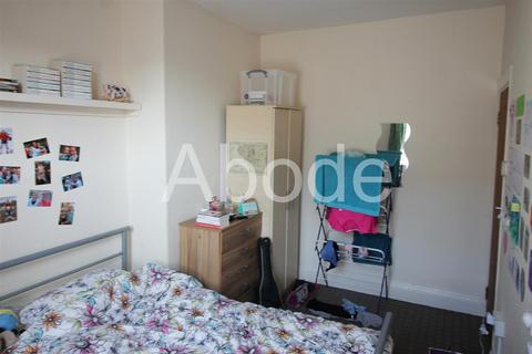 3 bedroom house to rent, Autumn Place, Hyde Park, Leeds