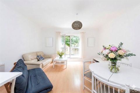 1 bedroom flat to rent, Battersea Square, London, SW11