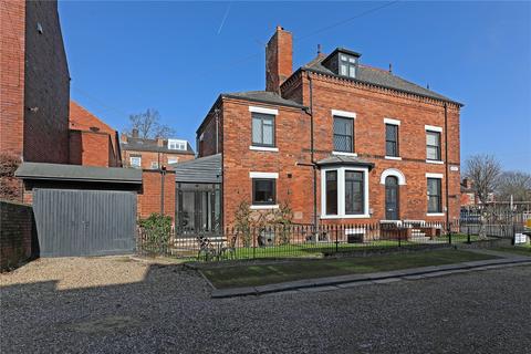 4 bedroom semi-detached house for sale, Cardigan Terrace, Wakefield, West Yorkshire, WF1